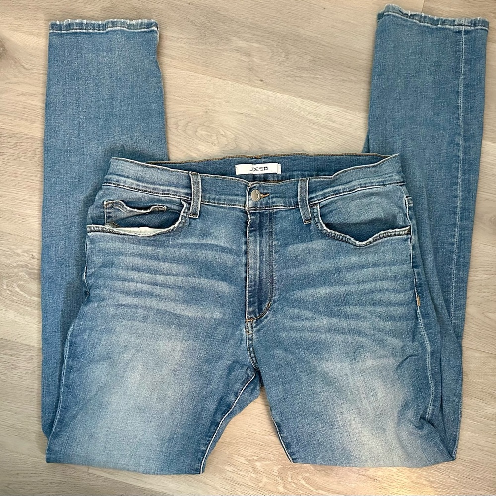DESIGNED BY JOE’S JEANS!!! Comfy Warn Great Condition Mens 36X32 Jeans